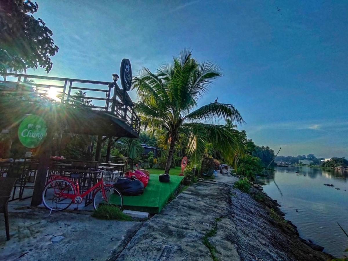 Bed and Breakfast Baantia Chomtawan Сураттхани Экстерьер фото